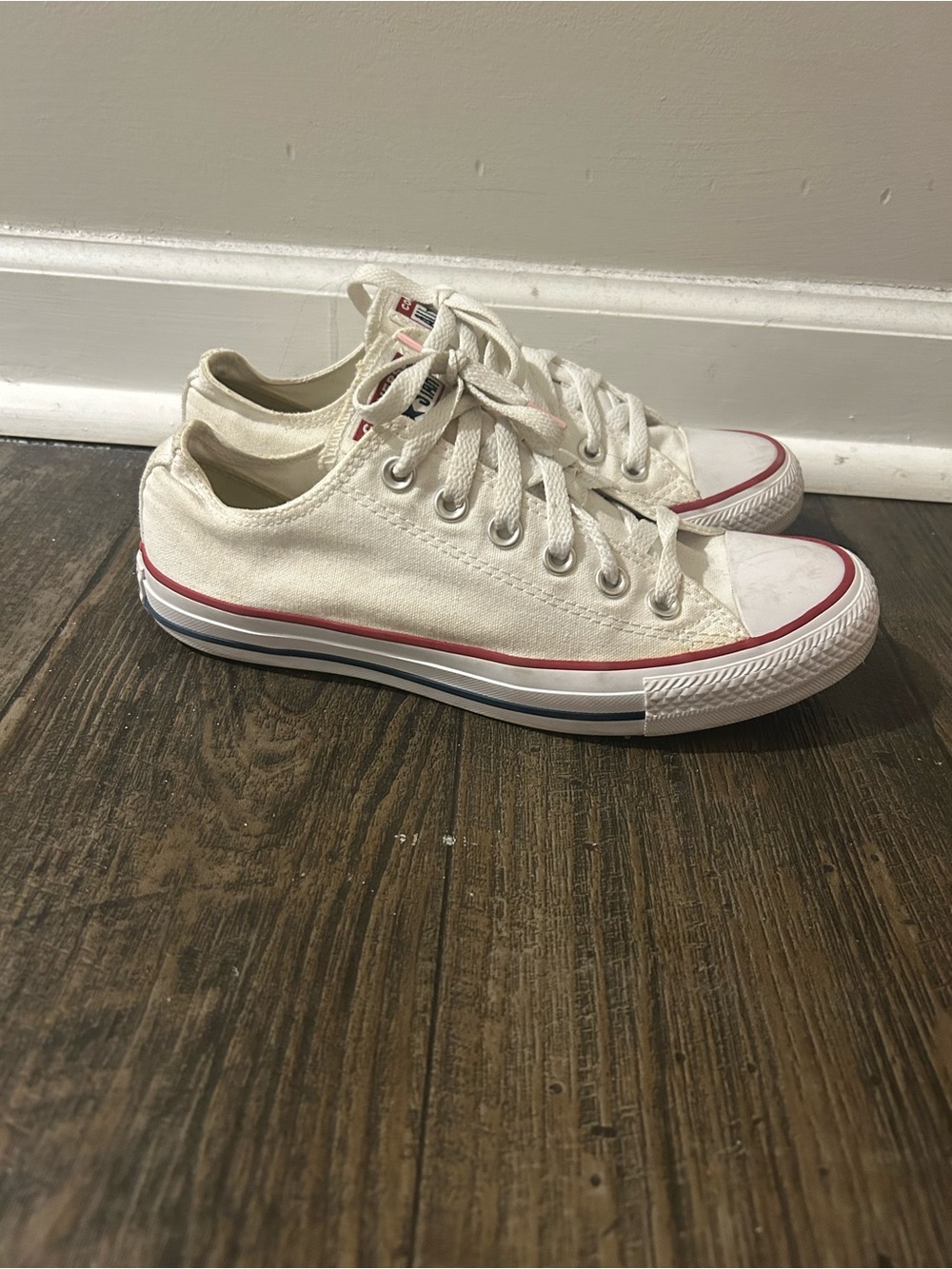 White Low women’s converse in white- SZ8